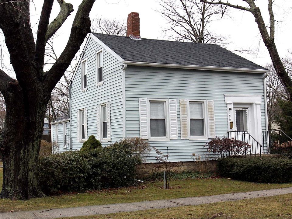 1st image of 220 Center St