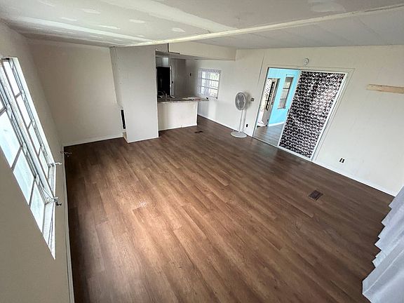 5th image of 225 Highland Dr