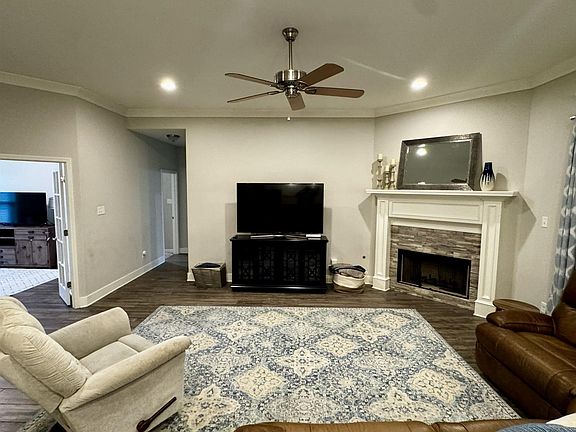 5th image of 1717 Creekview Dr