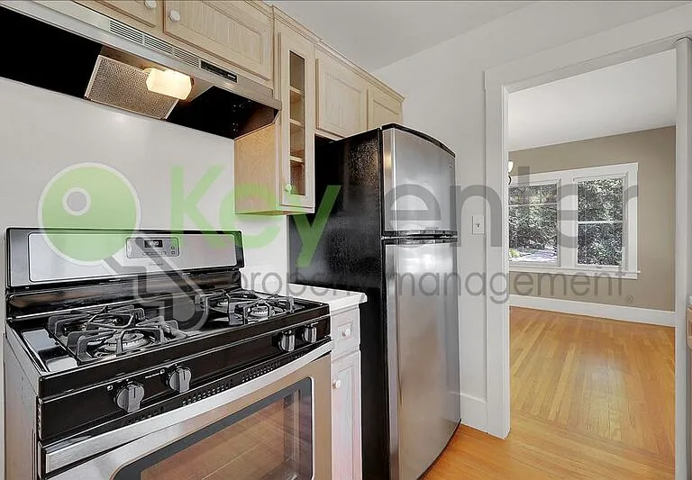 2933 27th St — Photo 13