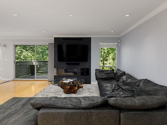 3rd image of 3634 Garibaldi Dr #26