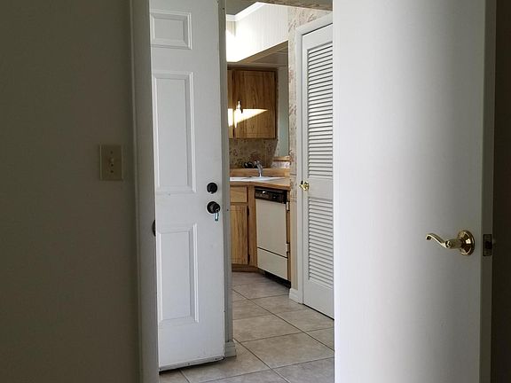 5th image of 931 Meadow View Dr APT C