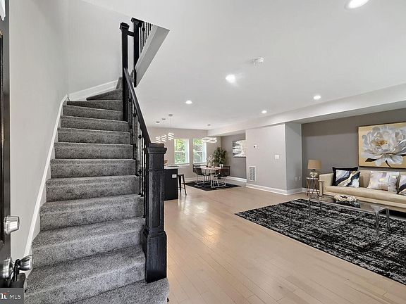 4th image of 302 Martingale Ave