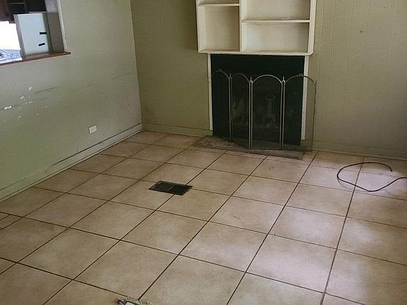4th image of 110 W Hickory St