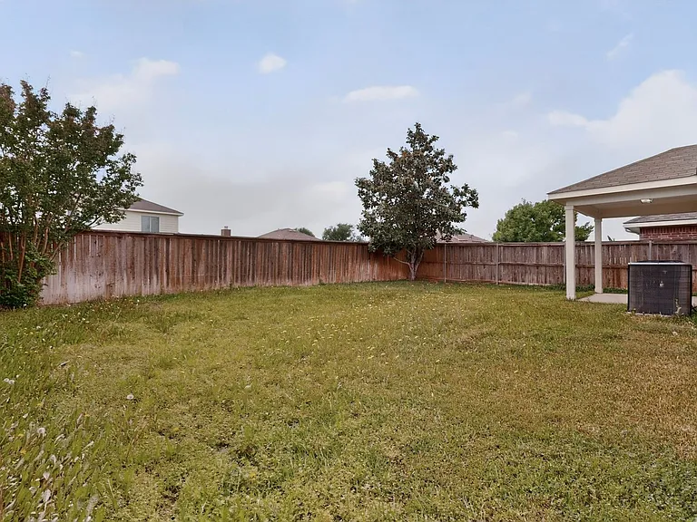 1037 Johnson City Ave — Photo 40
