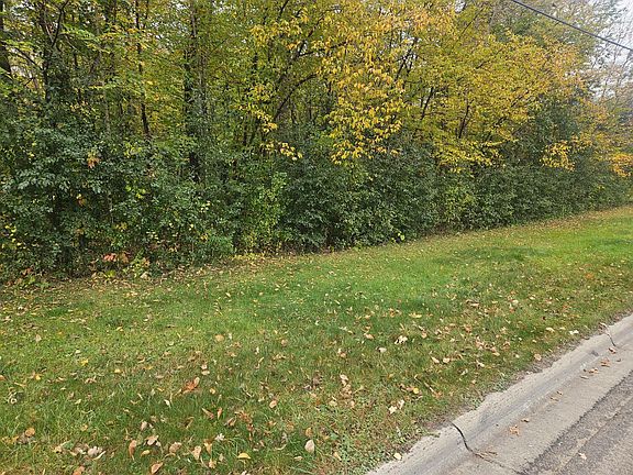 3rd image of 1077 S Shore Dr