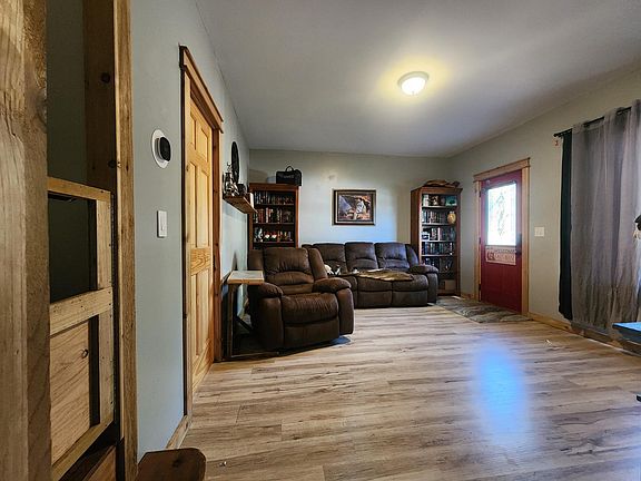 3rd image of 635 4th St SE