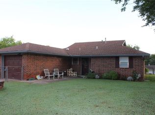 318 W 4th St, Chandler, OK 74834