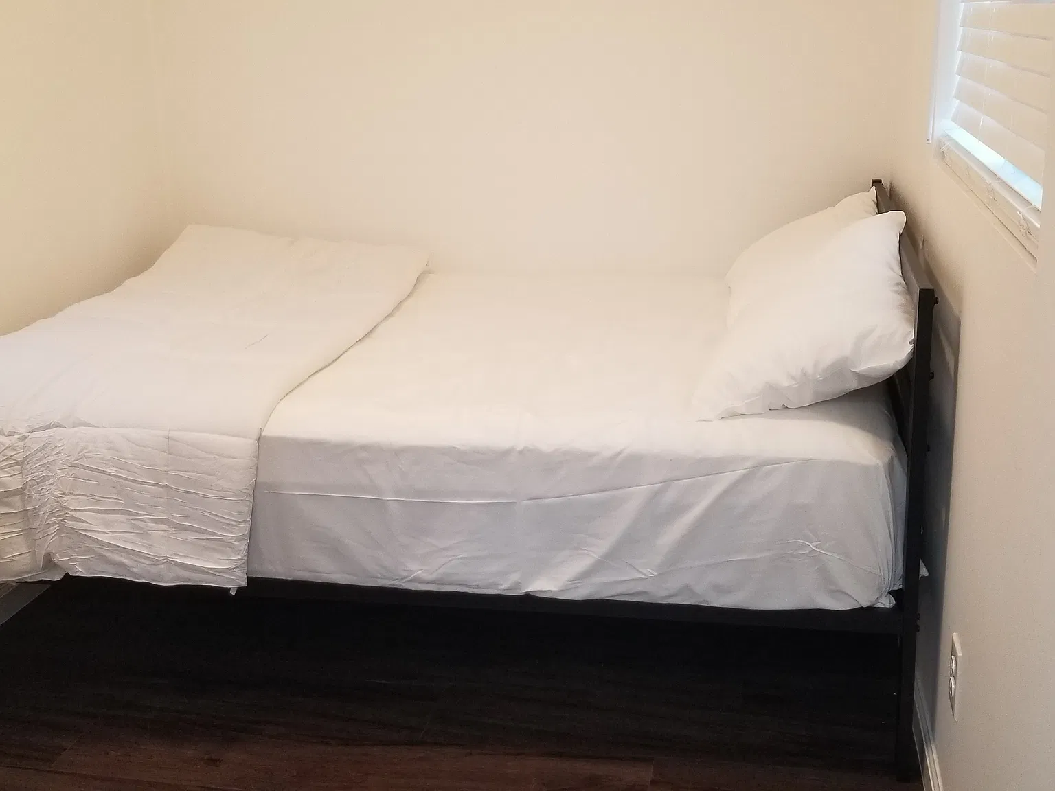 2 bed, 350 sqft, $1,900 — Photo 4