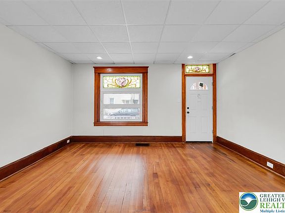 3rd image of 1004 Seneca St
