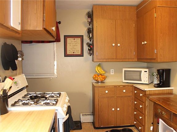 3rd image of 88 Oakwood Ter