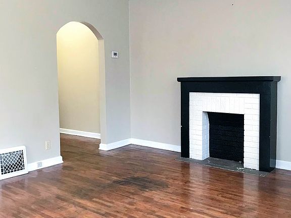 2nd image of 9 N Plum St #9