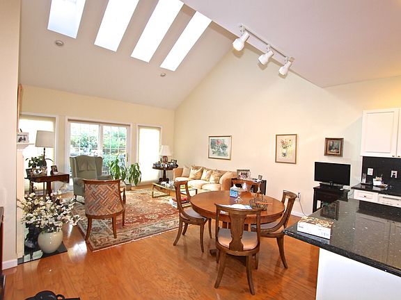 4th image of 172 Pond View Dr #365