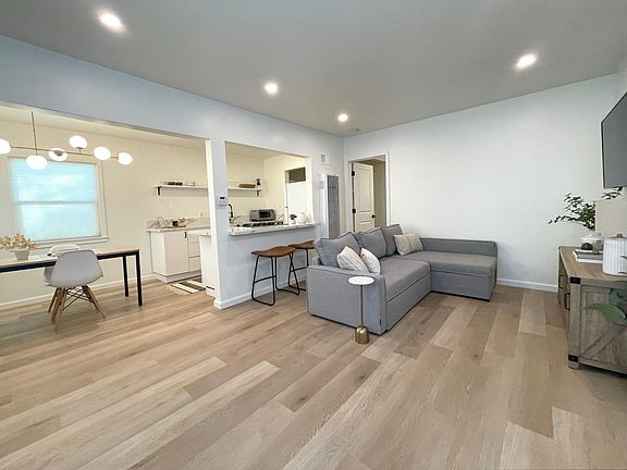 2nd image of 813 W Beach Ave #1/4