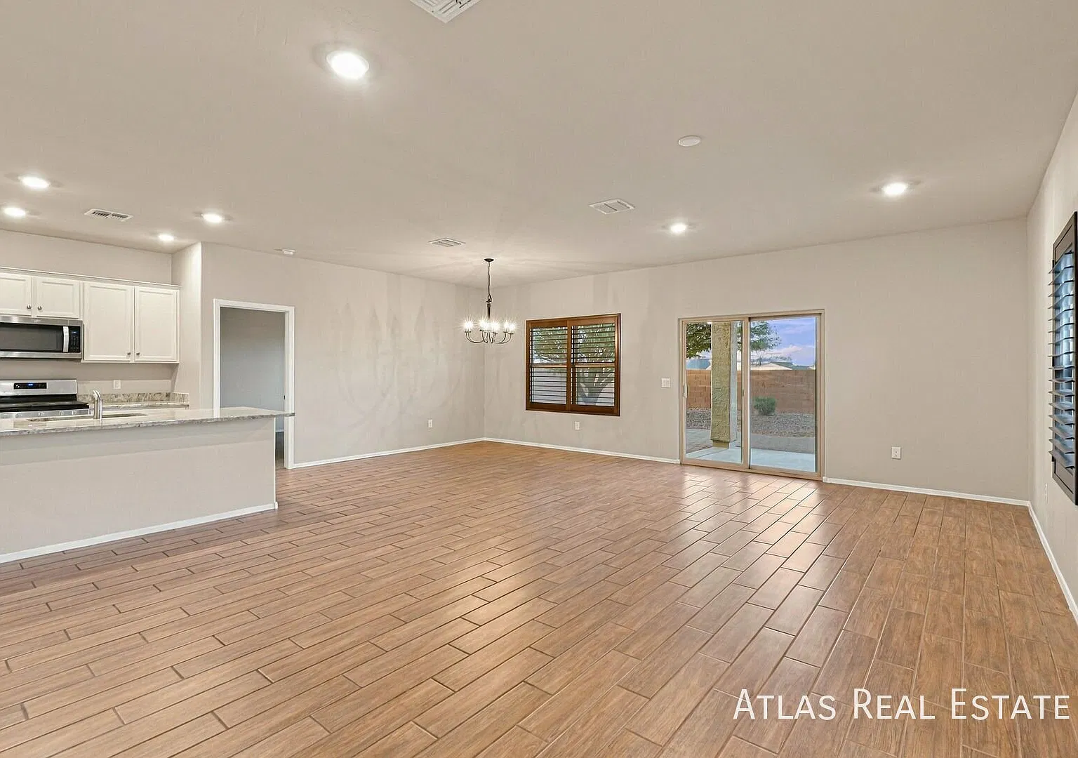 Beautiful Three Bedroom Home in Marana — Photo 2