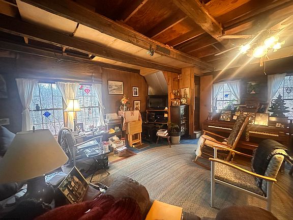 4th image of 2527 Smithtown Rd