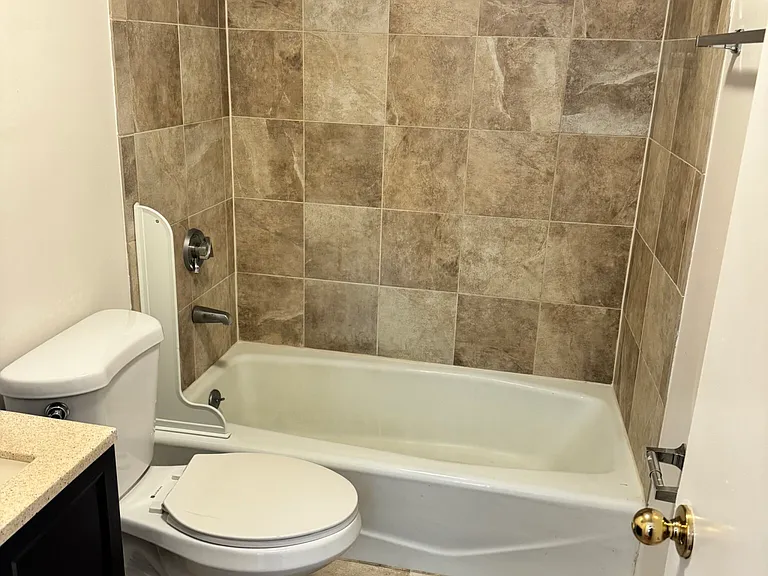 153-155 Salem St #2D — Photo 4