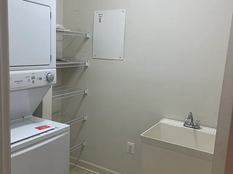 328 Munahan Cir #B — Photo 8
