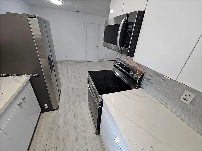 4621 SW 33rd Ave #1 — Photo 4
