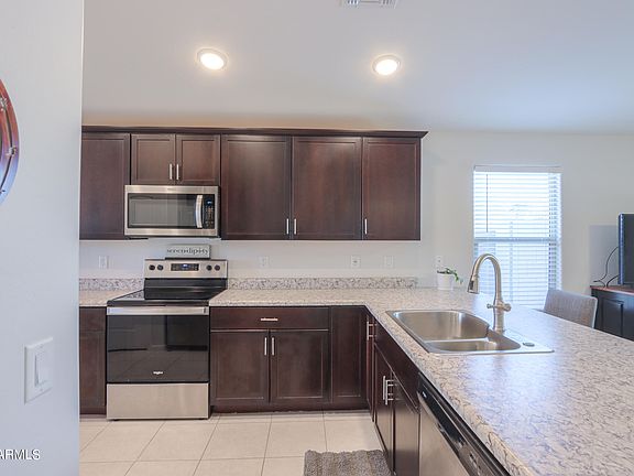 5th image of 727 W JARDIN Drive