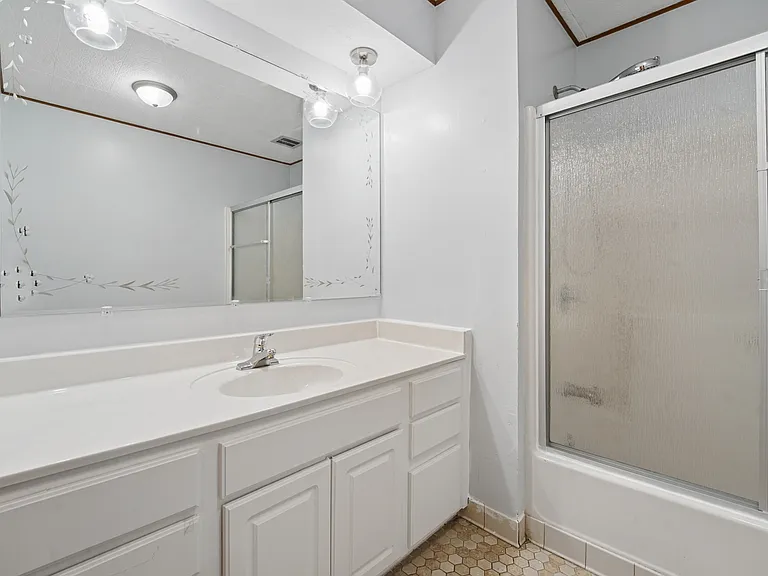 1806 Balsamridge Rd — Photo 9