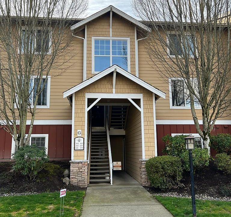 1st image of 710 240th Way SE #203