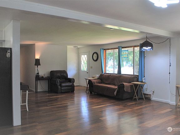 Come inside, check it out.>