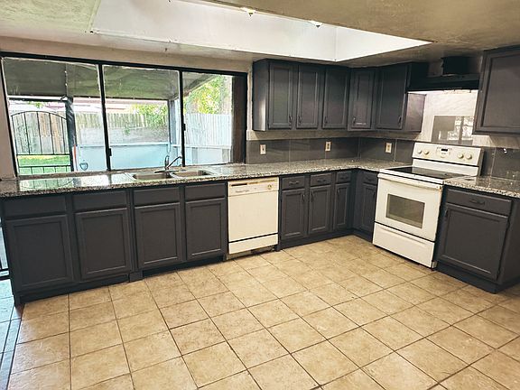 5th image of 2211 Mustang Springs Dr