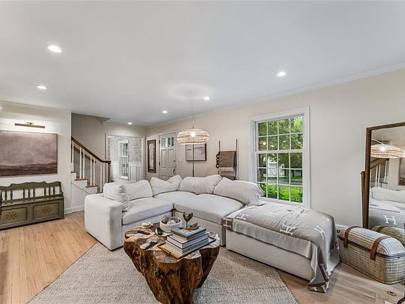 5th image of 6042 Howe Dr