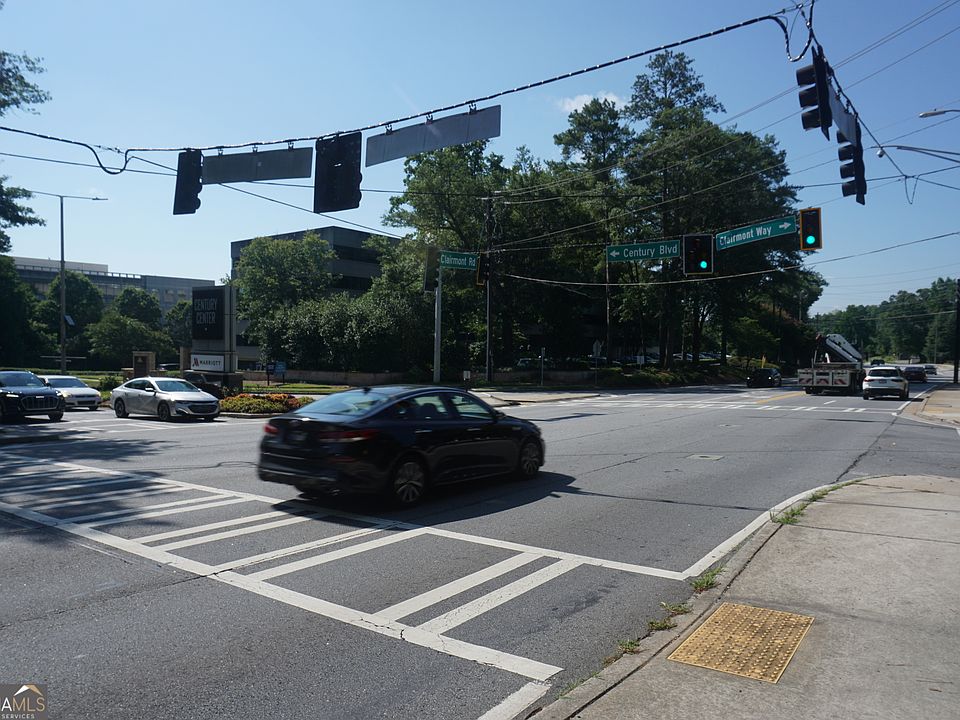 1st image of 3020 Clairmont Rd