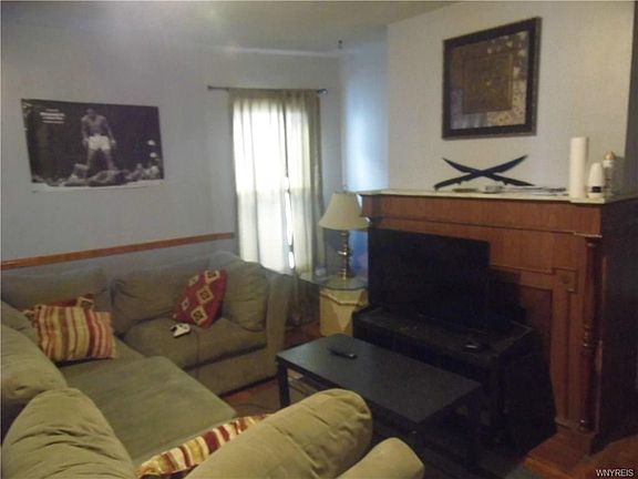 3rd image of 213 Stevenson St