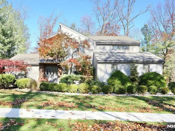 12 Bellgrove Dr, Mahwah, NJ 07430