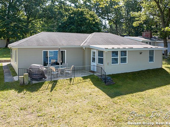 3rd image of 13929 Sunset Shores Dr NE