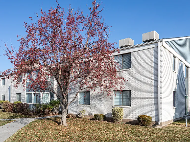 Goldstone Place Apartments — Photo 15