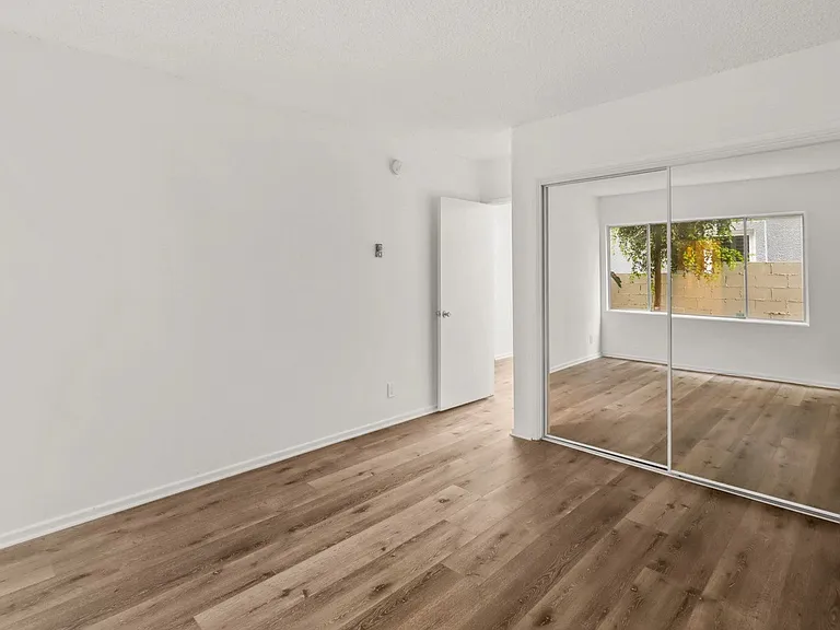 11946 Montana Ave #103 — Photo 21