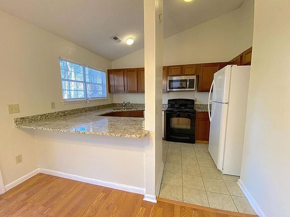 4th image of 107 Macfarren Ln