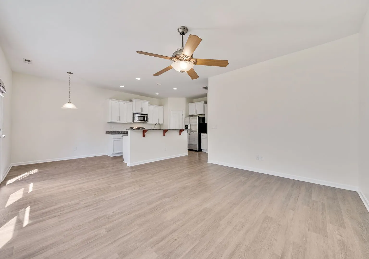 Gorgeous 3 Bedroom, 2.5 Bath Townhouse in Rustica Oaks! — Photo 3