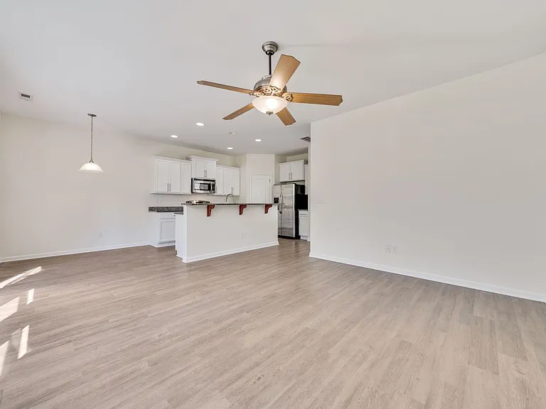 11 Moss Grove Ln — Photo 3