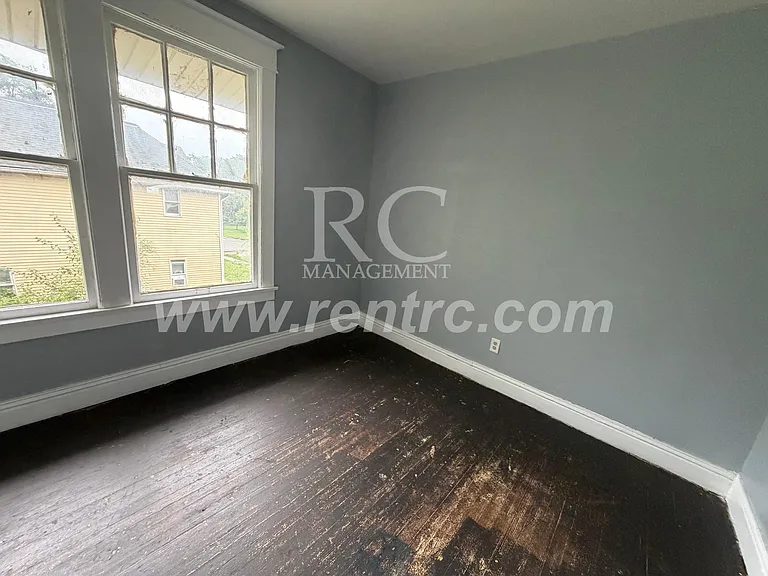107-4 W Davis St — Photo 10