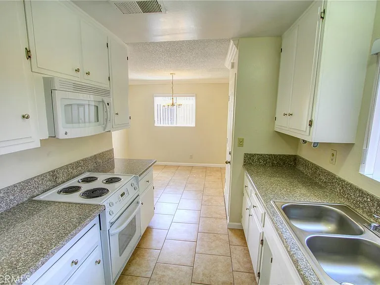 614 Linwood Ave #B — Photo 8
