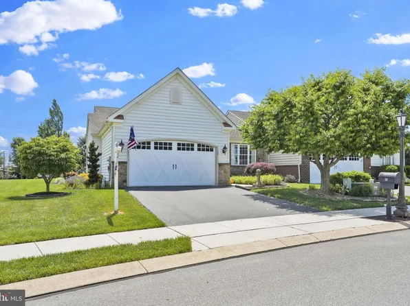 30 Saint Michaels Way, Hanover, PA 17331