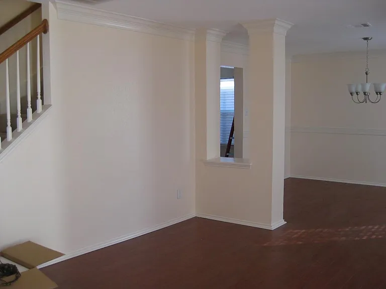 1086 London Dr — Photo 4