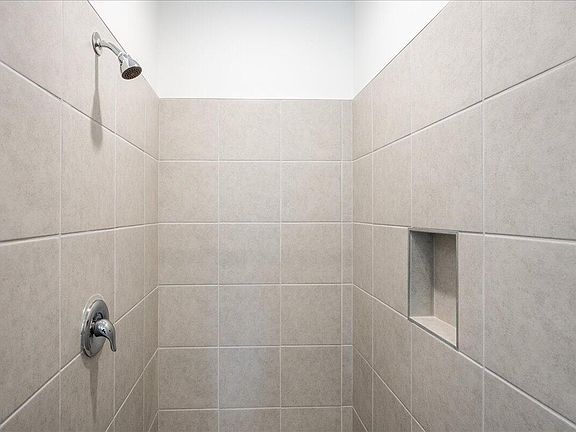 4th image of 4515 Hollister Avenue