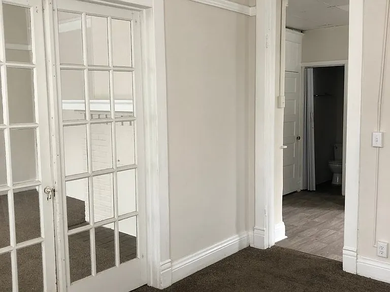 703 W Park Ave — Photo 1