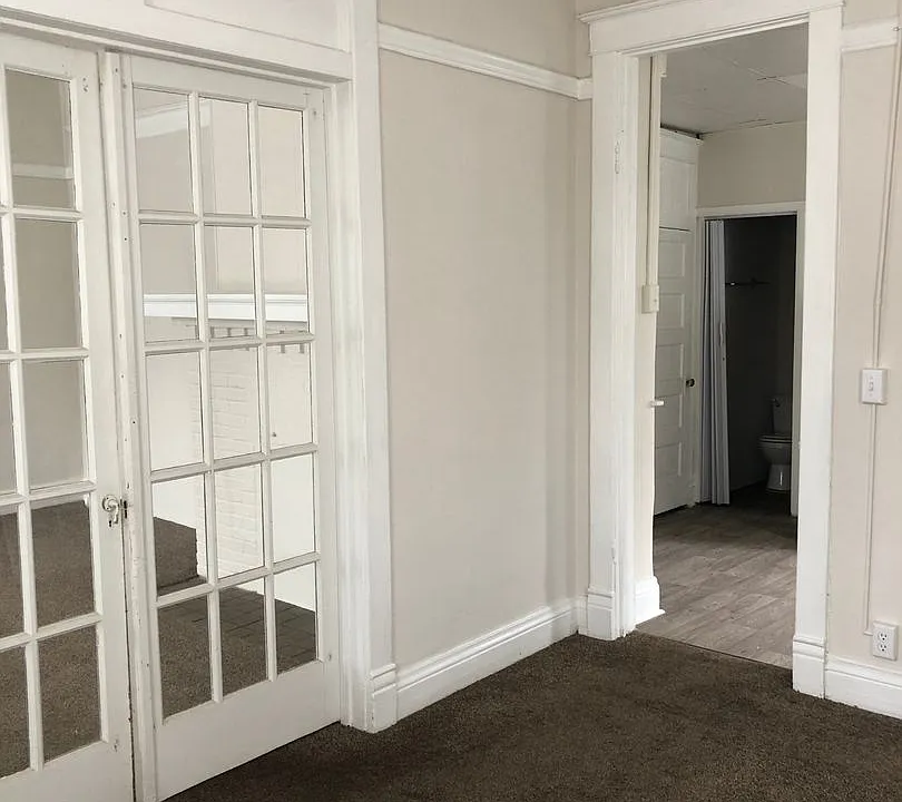 703 W Park Ave