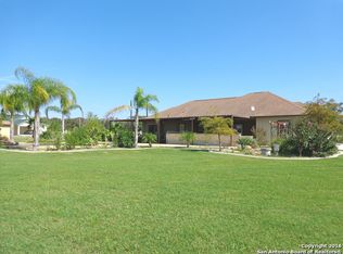 301 Kerry Ln, Floresville, TX 78114