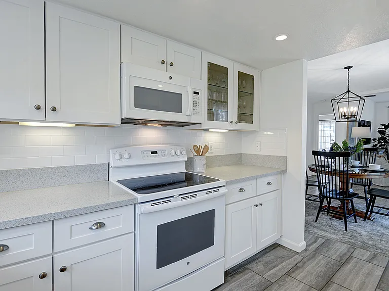 500 S Farrell Dr #R111 — Photo 9