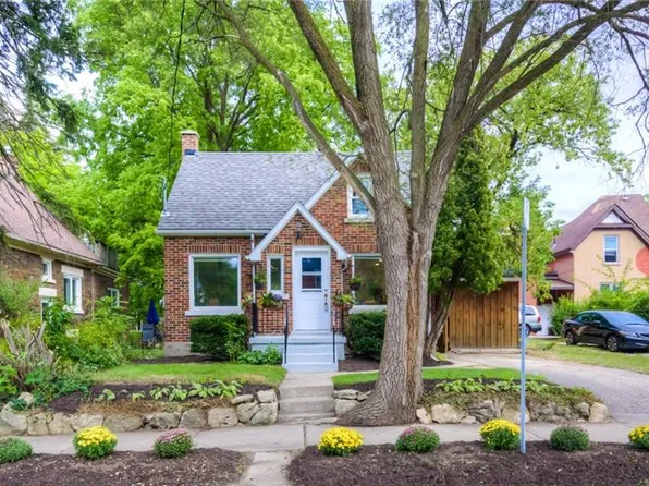 4 Dunbar Rd N, Waterloo, ON N2L 2C7