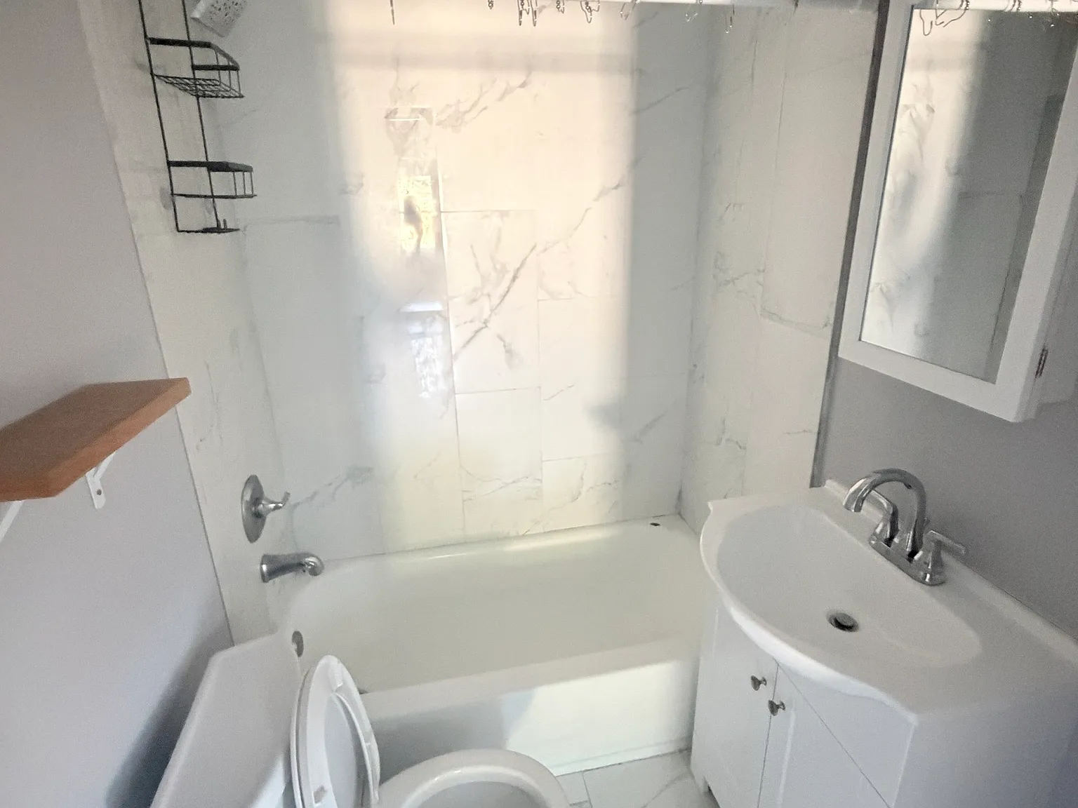 3 bed, 1.0 bath, 1656 sqft, $2,000 — Photo 3
