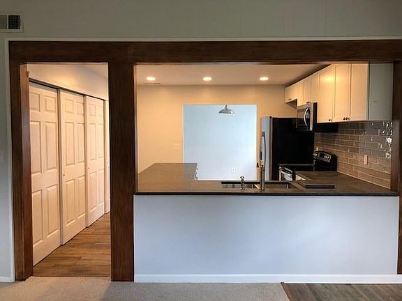 3rd image of 1141 Eastwood Ave